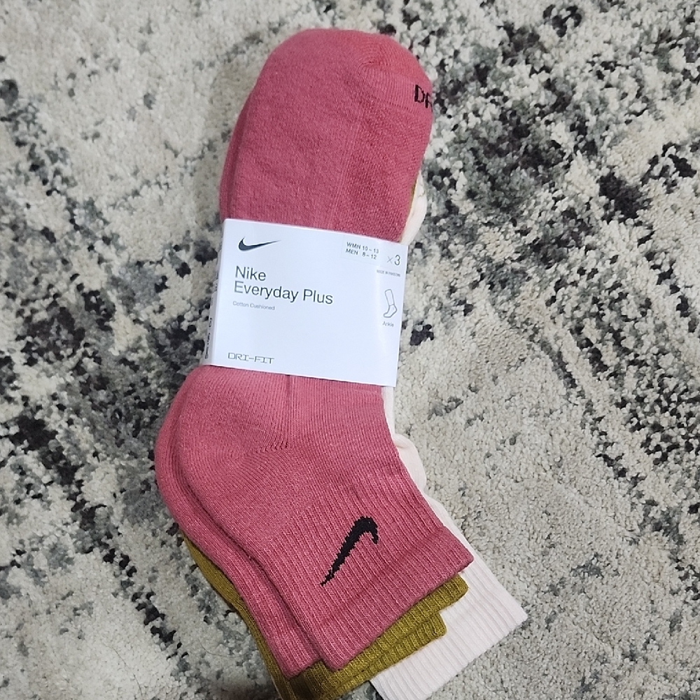 Nike Everyday Plus Women's Athletic Socks - Pink, Gold, Cream